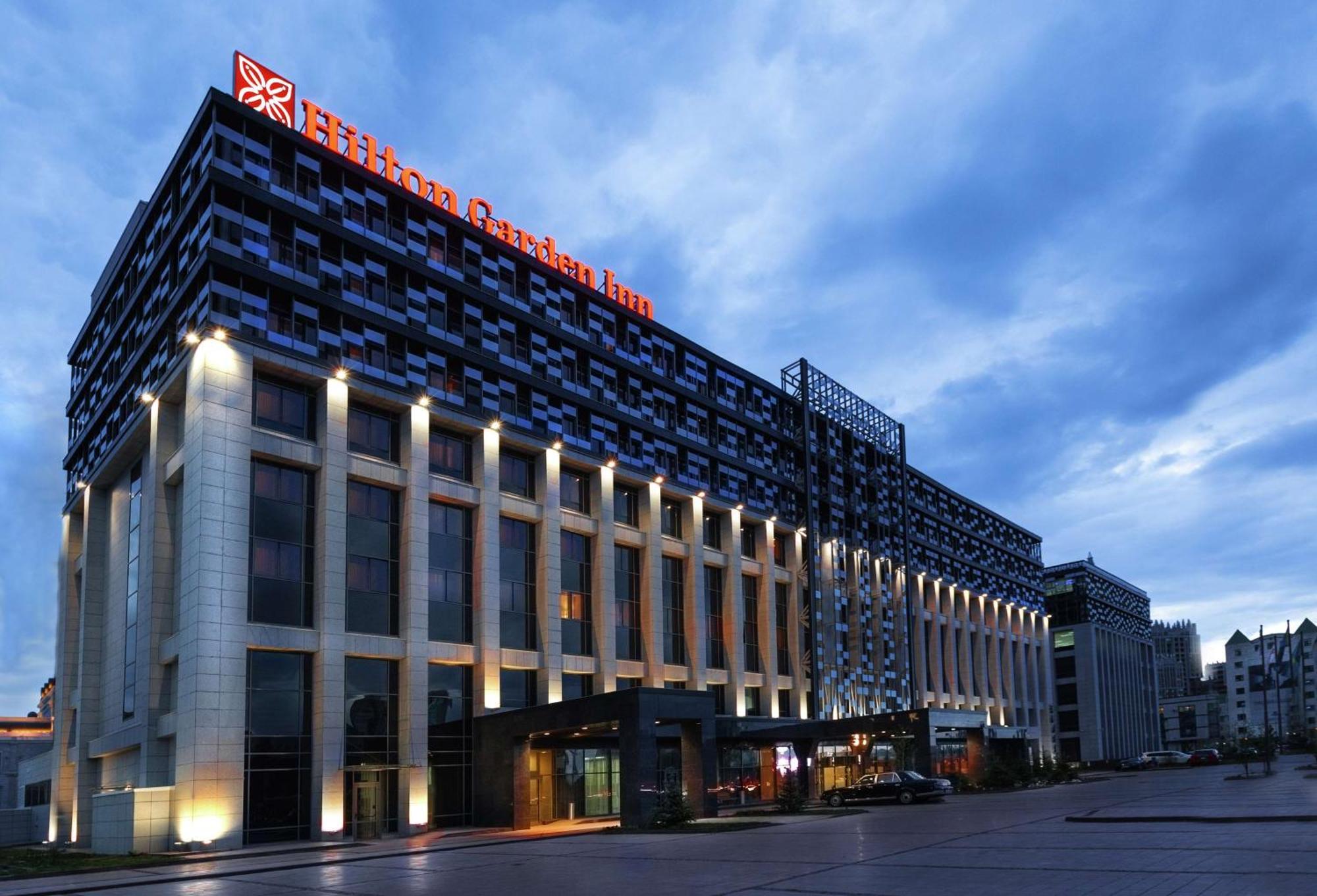 Отель Hilton Garden Inn Astana Экстерьер фото